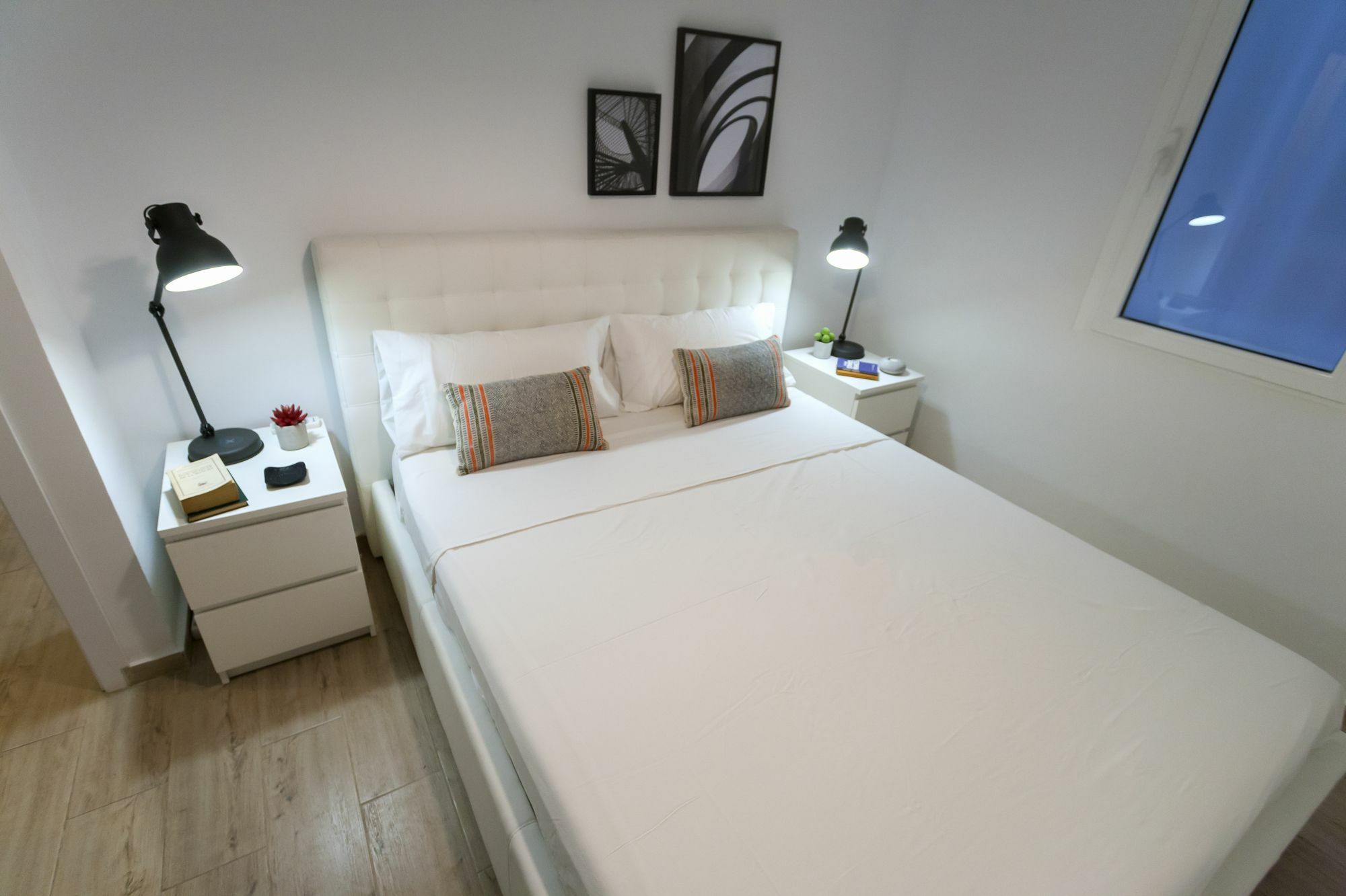 Dobo Rooms Ronda De Segovia 马德里 外观 照片