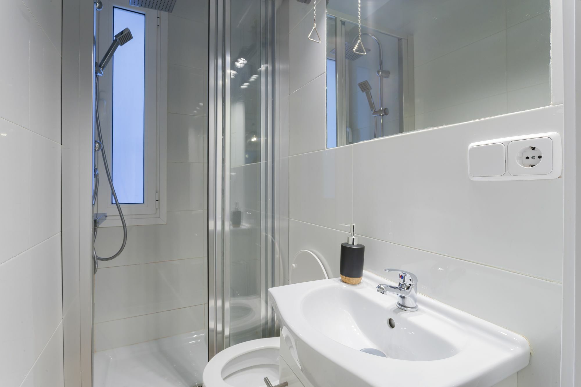 Dobo Rooms Ronda De Segovia 马德里 外观 照片